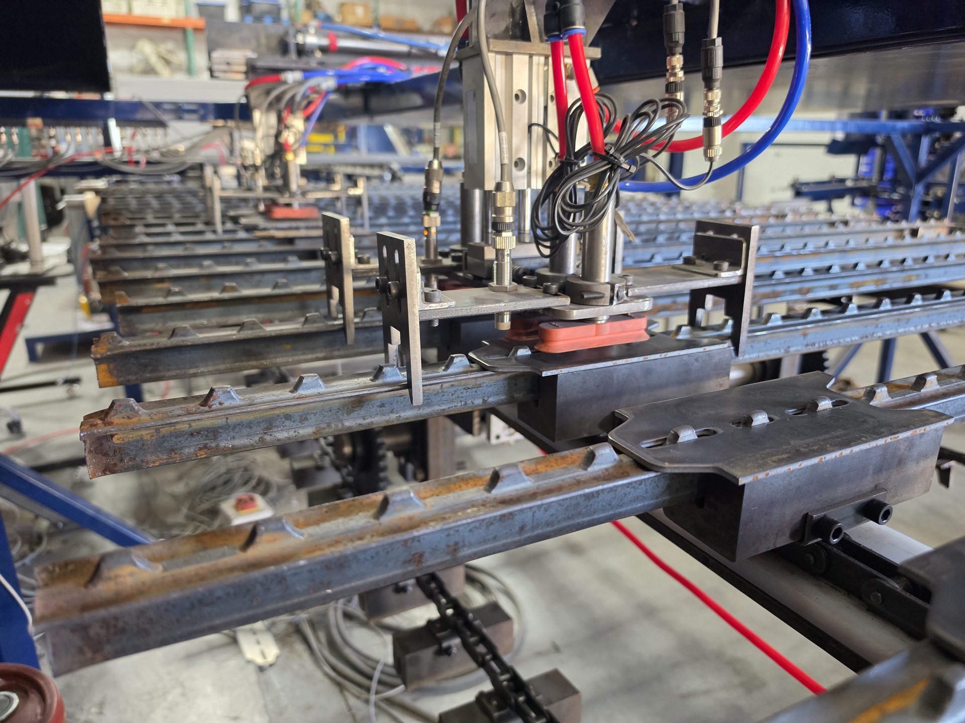 Robotic assembly cell