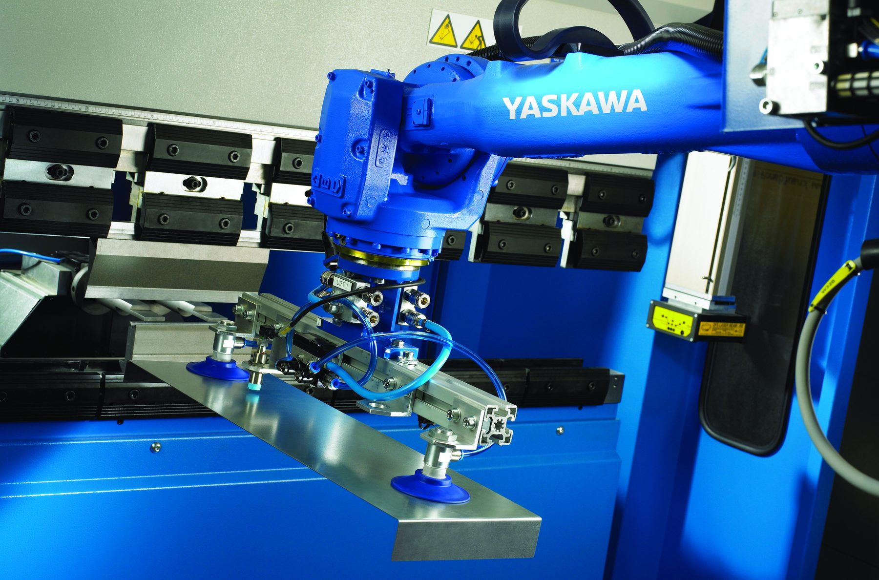Yaskawa robot loading a press brake with vacuum cups